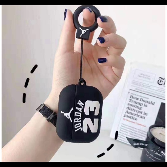 AIRPOD PRO SILICONE PROTECTIVE CASE W/KEYRING - Picture 4 of 4